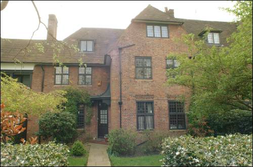 08 Heath Close